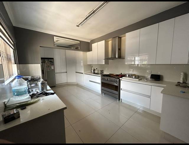 4 BEDROOM HOUSE FOR SALE IN OOS EINDE